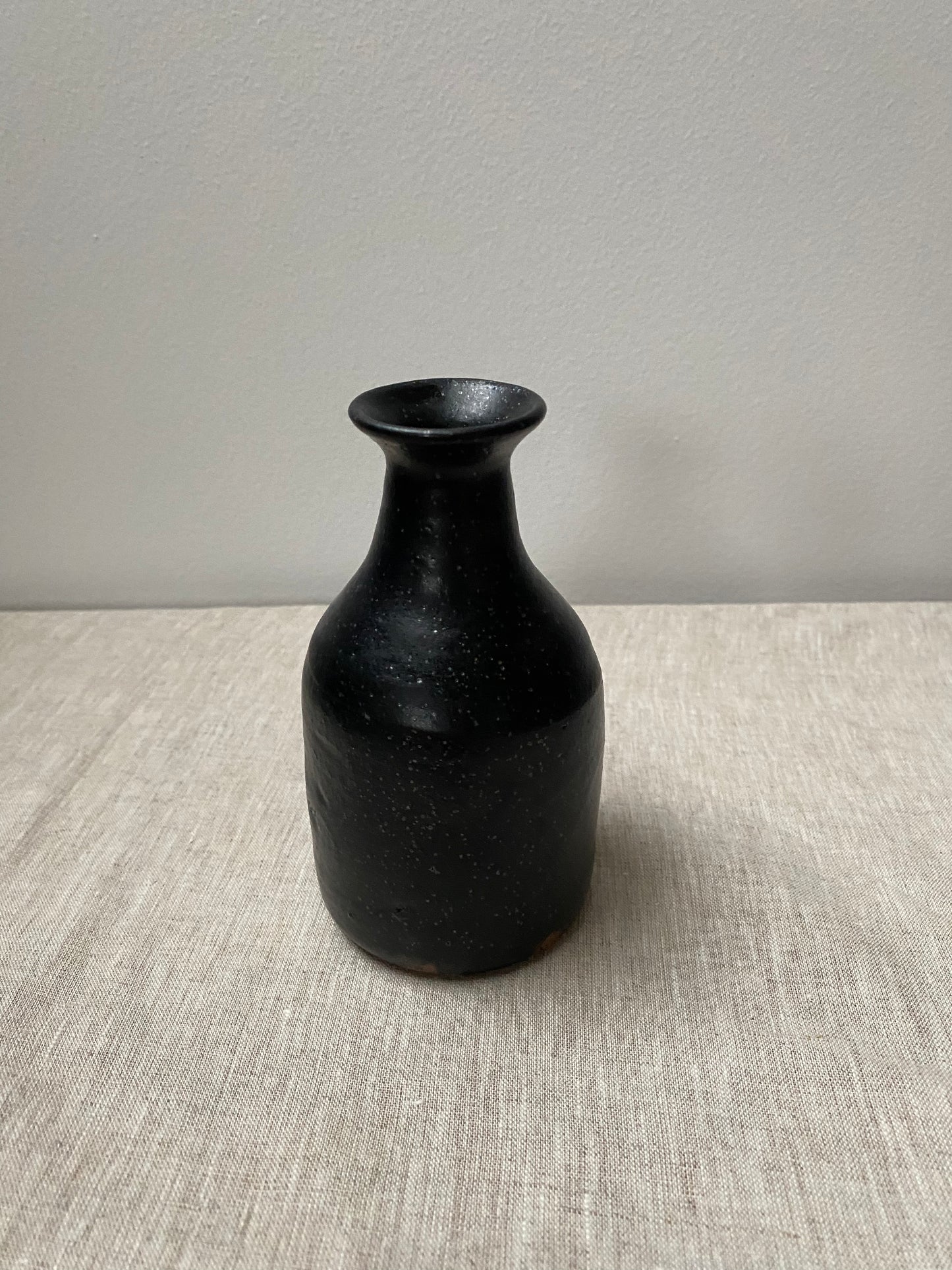 bottle vase - black