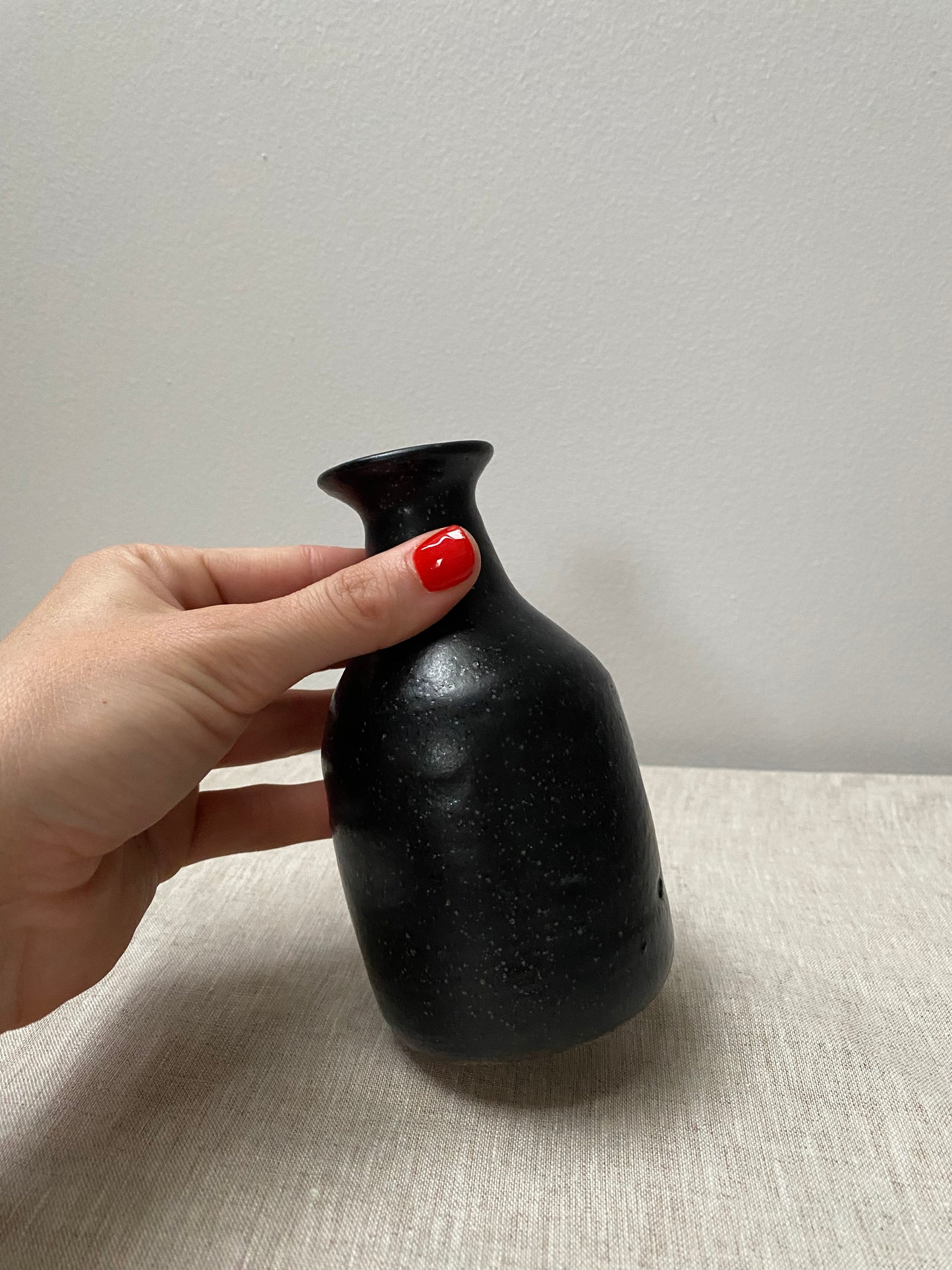 bottle vase - black