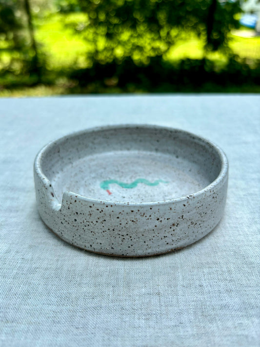 snake ash tray - white